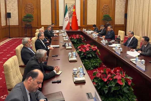 عراقچی و وزیر خارجه چین در پکن دیدار کردند