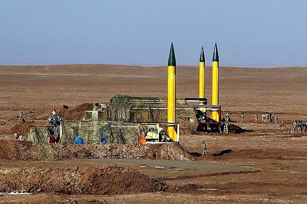 "بوليتيكو": إيران تجري مفاوضات سرية مع روسيا والصين لتلقي وقود الصواريخ