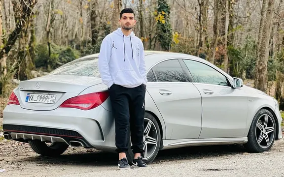 خبرورزشی خبر داد؛ بازیکن استقلال که پولِ غذاخوردن هم نداشت، بنزش را فروخت