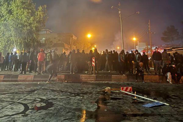 گاردین: نوجوان ۱۶ ساله بازداشتشده در کرمانشاه مورد آزار جنسی قرار گرفت