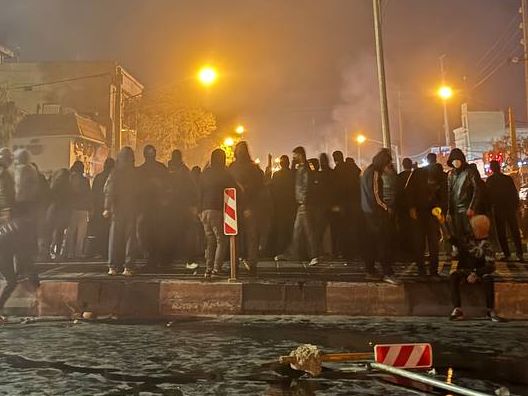 رسالة من "إيذه" الإيرانية: كل عائلة فقدت فردًا أو لديها مصاب أو معتقل