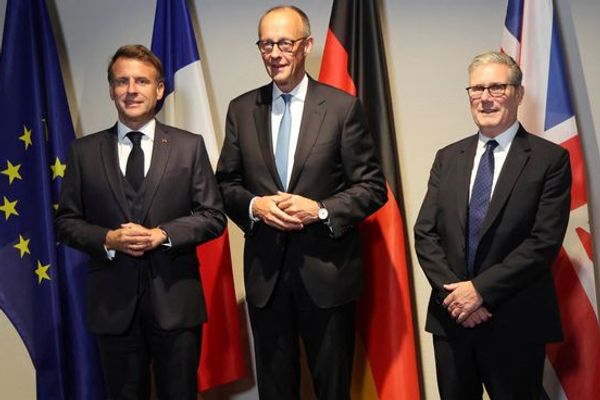 قادة الترويكا الأوروبية: على العالم الالتزام بالعقوبات ضد النظام الإيراني