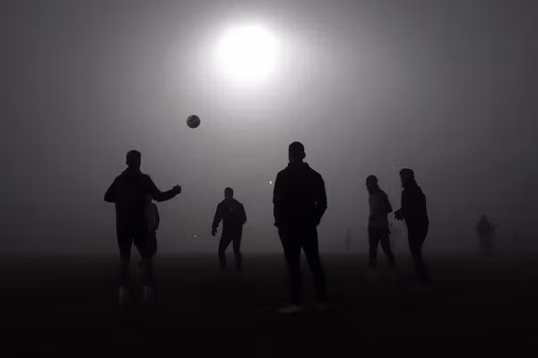 بازی آلومینیوم-ملوان بهدلیل مه غلیظ و کاهش دید، بهتعویق افتاد