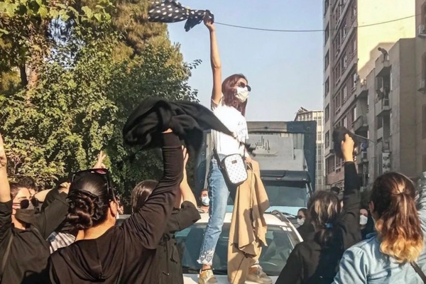 استمرار الدعم العالمي للانتفاضة الثورية في إيران وتأكيد الدول على محاسبة نظام طهران
