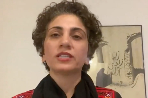 ناشطة إيرانية تؤكد لـ "إيران إنترناشيونال" أن المخابرات تحتجز شقيقها وابنها "كرهائن"