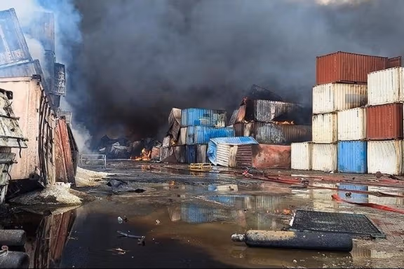 خبرگزاری وابسته به سپاه: تعدادی کانتینر بدون شماره شناسه بعد از انفجار از بندر خارج شد