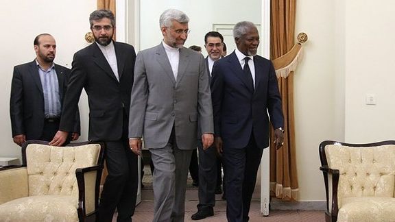 Saeed Jalili (C) with Bagheri to his right and former UN General Secretary Kofi Annan. Undated