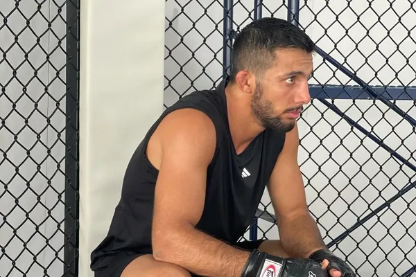 محمدرضا گرایی: اعتراض فقط فریاد نیست، گاهی نشستن ساکت هم اعتراض است