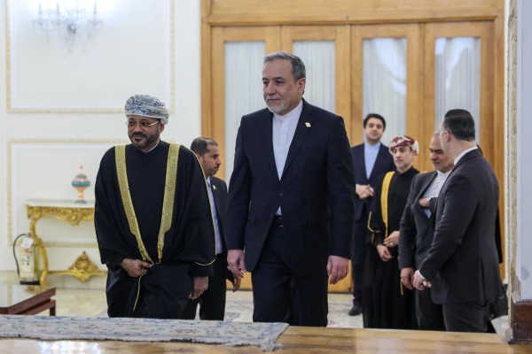 إيران وعُمان تقترحان إنشاء ممر مؤقت للعبور بمضيق هرمز بعد إعلان ترامب اكتمال إزالة الألغام