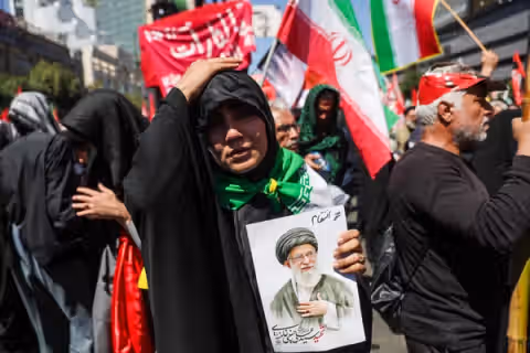 دیکتاتور کشتهشده ایران امروز در مشهد دفن میشود