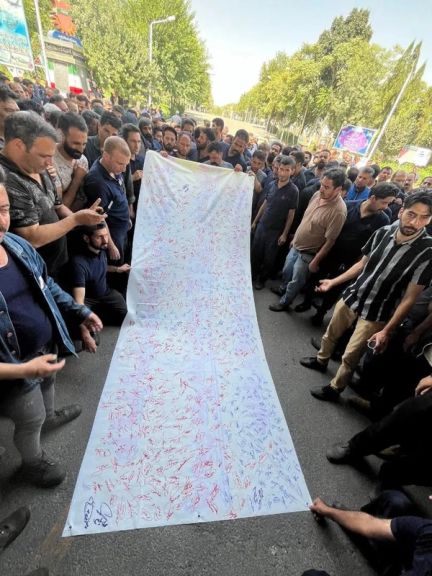 طومار کارگران واگن پارس اراک