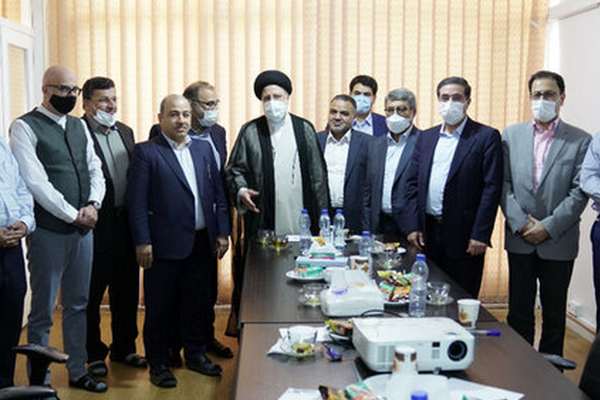 Newspapers In Iran Criticize Raisi For Inefficiency, Lack Of Planning
