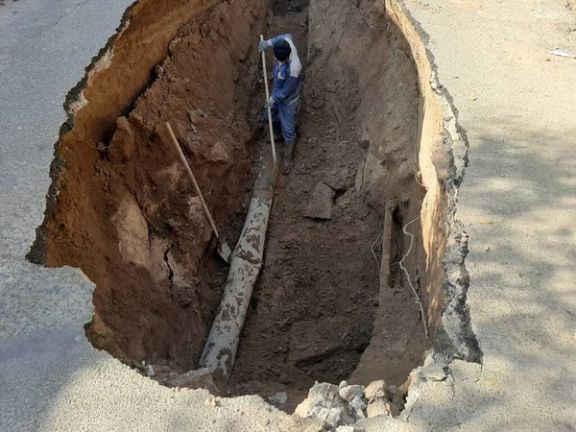 هشدار به تهرانیها درباره بحران بزرگ؛ چمران: دلیل فرونشست بزرگراه آزادگان سرقت لوله آب بود