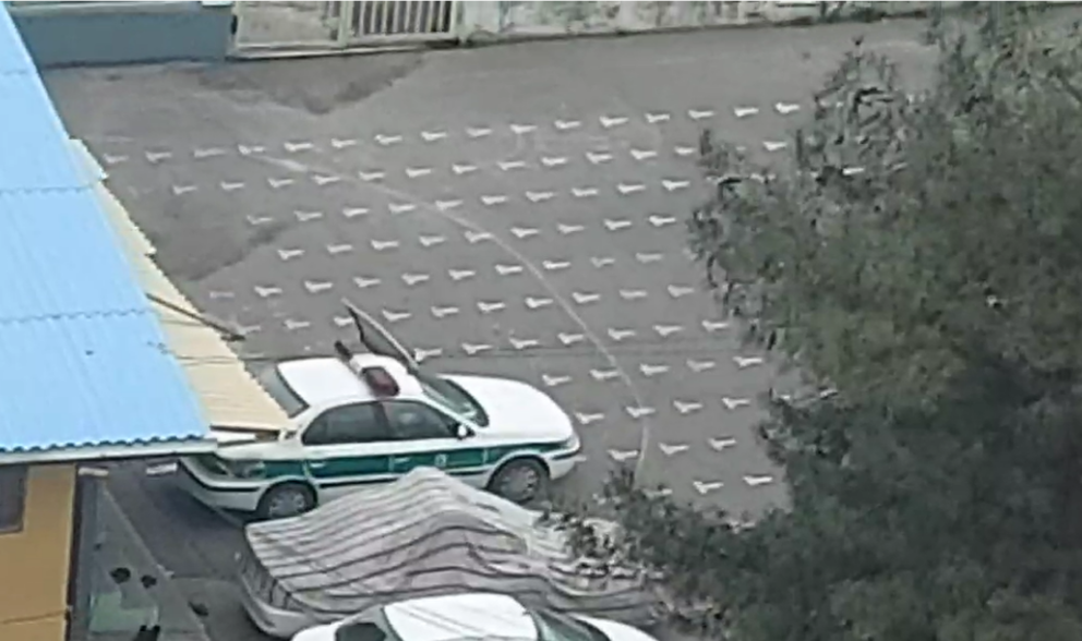 در شهر تنکابن در شمال ایران، ویدیویی که ۱۹ اسفند برای ایران‌اینترنشنال ارسال شد، یک خودروی پلیس را در داخل دبستان چمران در خیابان شیخ فضل‌الله نوری در یک منطقه مرکزی و پرتردد نشان می‌دهد؛ شاهدان می‌گویند نیروها از یک کلانتری نزدیک به مدارس منتقل شده‌اند