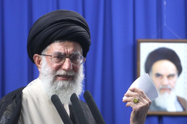 علي خامنئي.. "آية الله إنكار"