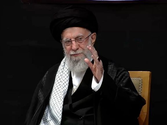 خامنئي: اقتحام السفارة الأميركية كان "عملاً مبرّرًا" جسّد هوية الثورة الإيرانية