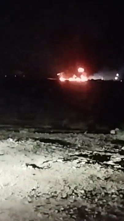 هدف قرار گرفتن خودروی حامل تجهیزات نظامی در بندر بستانه