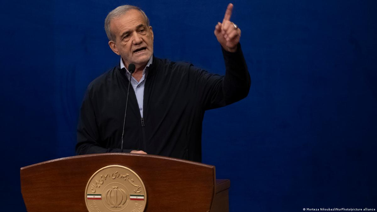 الرئيس الإيراني: الاحتجاجات تحولت إلى دموية وعنف بسبب "الأعداء"