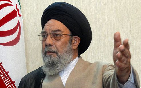 نماینده خامنهای در اصفهان: اگر رای ندهید یعنی به دشمن رای دادید