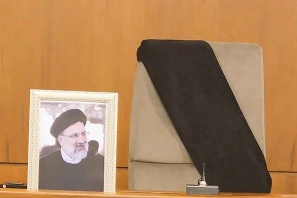 توقعات "نيويورك تايمز" وتلميحات مقرب من خامنئي.. مَنْ سيكون رئيس إيران القادم؟