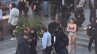 مبارزه عریان دختر ایران با جمهوری اسلامی