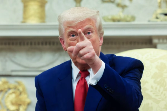 ترامپ گفت در حال گفتوگوی مستقیم با ایران هستیم، تهران میگوید مذاکرات غیرمستقیم است