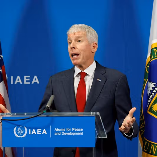 وزیر انرژی آمریکا: آزمایش تسلیحات اتمی فعلا شامل انفجارهای هستهای واقعی نخواهد بود