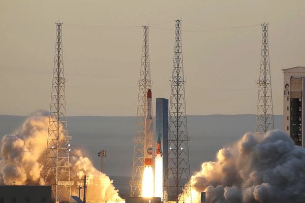 "هآرتس": النظام الإيراني يخطط لتطوير صواريخ لحمل رؤوس نووية
