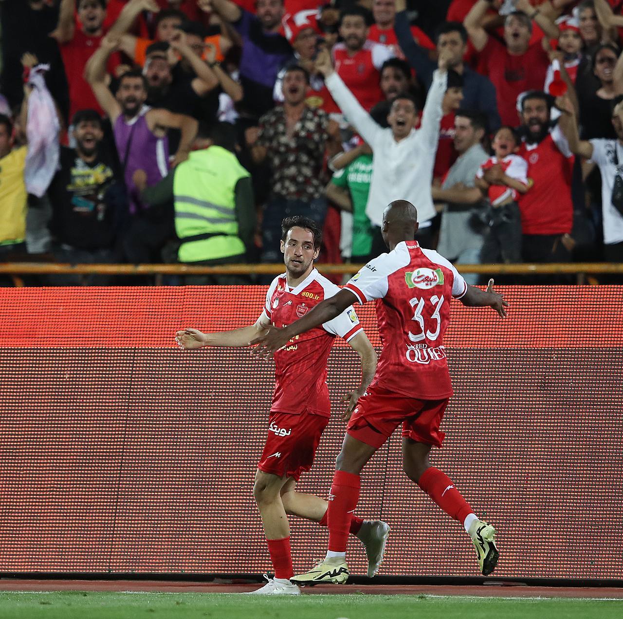 پرسپولیس ۱-۰ مس رفسنجان؛ نهمین قهرمانی قرمزها در لیگ برتر با گل رویایی گولسیانی