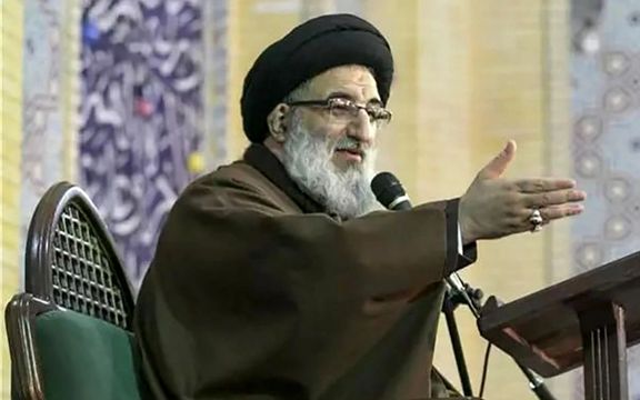 نماینده خامنهای در استان البرز: در مجلس ختم روحانی نمیآورند آواز هم میخوانند