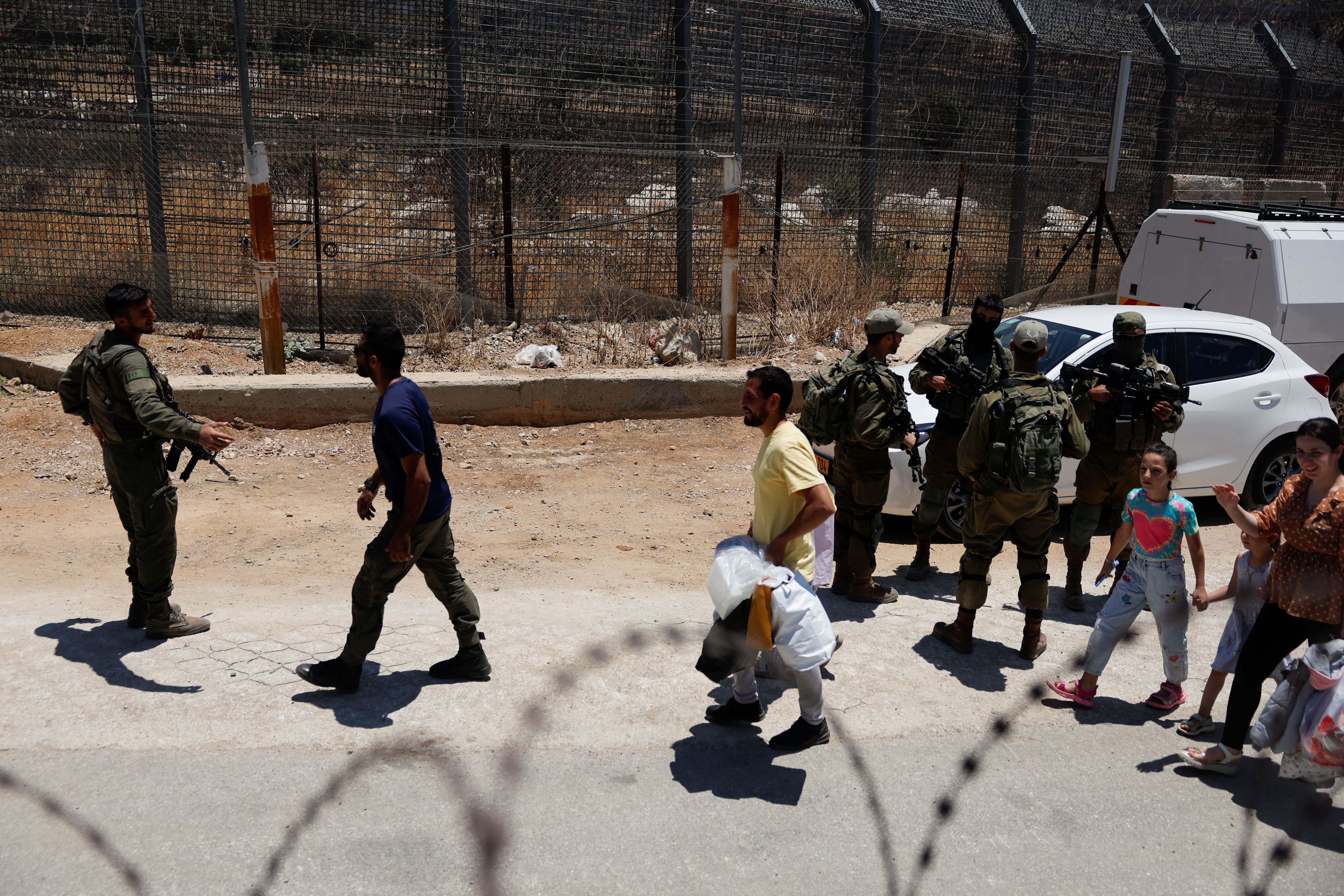 خط آتش‌بس بین بلندی‌های جولان تحت اشغال اسرائیل و سوریه، در بحبوحه درگیری‌های جاری در مناطق دروزی‌نشین سوریه