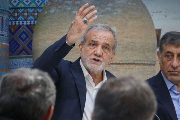 بودجههای هنگفت برای نهادهای مذهبی و تبلیغاتی؛ گلایه پزشکیان از مصوباتی که خودش امضا کرد