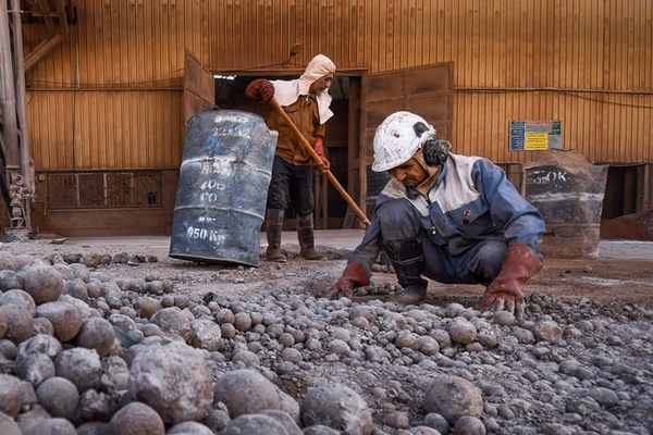 بازرس کانون عالی شوراهای کار: حداقل حقوق یکماه کارگران معادل یک گرم طلاست