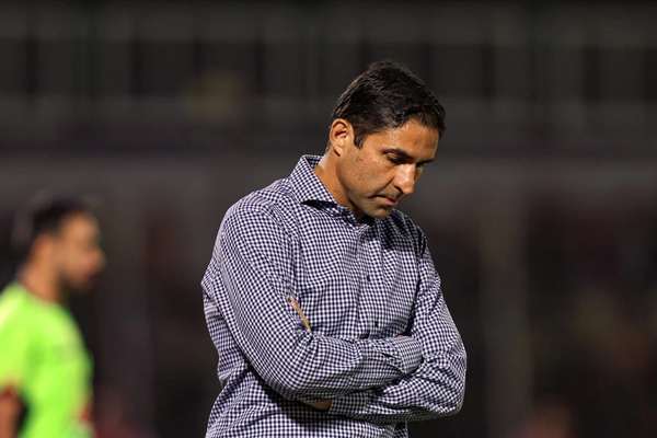 وحید هاشمیان از سرمربیگری پرسپولیس برکنار شد