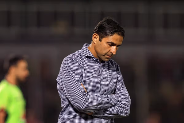 وحید هاشمیان از سرمربیگری پرسپولیس برکنار شد