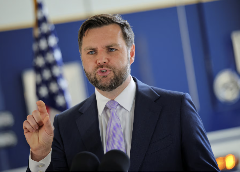 جی‌دی ونس: در ایران رهبر تصمیم گیرنده است و رییس‌جمهور هیچ کاره است