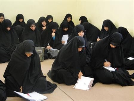 مدیر حوزههای علمیه زنان: برخی زنان طلبه به قلههای علمی نزدیک شدهاند