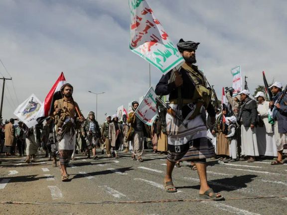 آمریکا: حوثیها ۳ موشک بالستیک و ۳ پهپاد به سمت کشتی تجاری پرتاب کردند