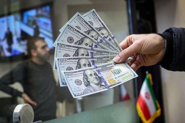 الدولار الأميركي يتجاوز 58 ألف تومان بعد تهديدات بايدن لإيران
