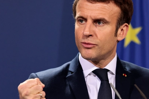 امانوئل مکرون: بیوقفه برای آزادی سیسیل کوهلر و ژاک پاریس از زندان ایران تلاش میکنیم