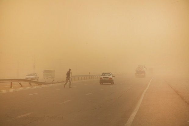 Dust storm blankets central Iran as air quality worsens