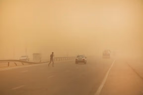 Dust storm blankets central Iran as air quality worsens
