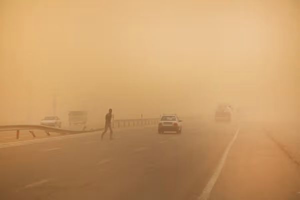 Dust storm blankets central Iran as air quality worsens