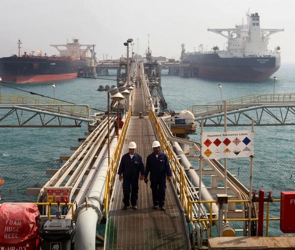 "رويترز": إنتاج النفط الإيراني وصادراته عند أعلى مستوى منذ 2018.. رغم العقوبات