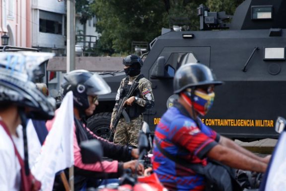 حضور نیروهای امنیتی حامی مادورو در خیابانهای کاراکاس، ۱۹ دی