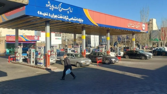 Iran set to slash fuel subsidies in sensitive move