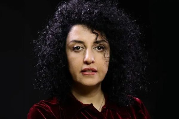 نرجس محمدي: نظام طهران يستعرض سلطته الزائفة بالإعدامات الجماعية.. وسنمزّق المشنقة بأيدينا