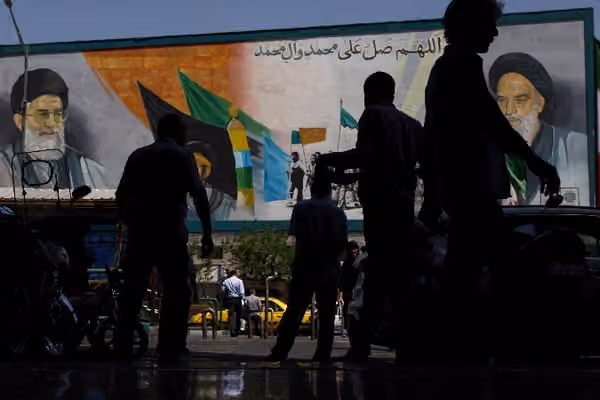 روان جامعه ایران در یک سال گذشته؛ وقتی بحران به زندگی تبدیل میشود