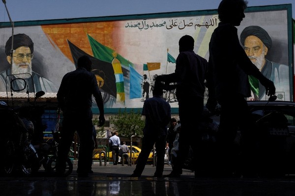 روان جامعه ایران در یک سال گذشته؛ وقتی بحران به زندگی تبدیل میشود