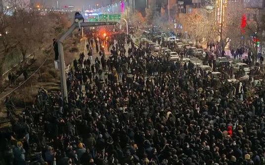 حمایت بازیکنان پیشین تیم ملی والیبال از مردم ایران